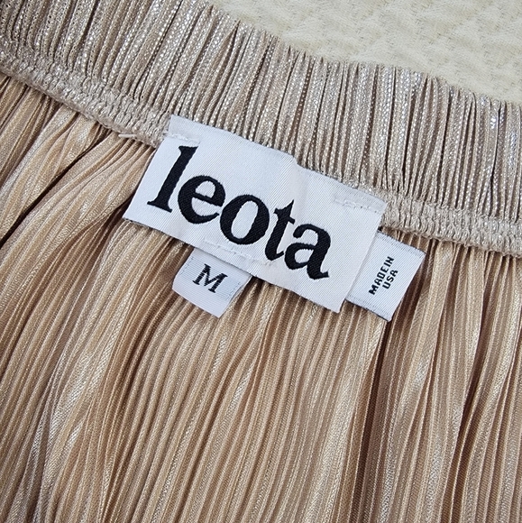Leota Elegant Champagne Shimmer Skirt Size Medium Midi Micro Pleats Flowy - Picture 10 of 14